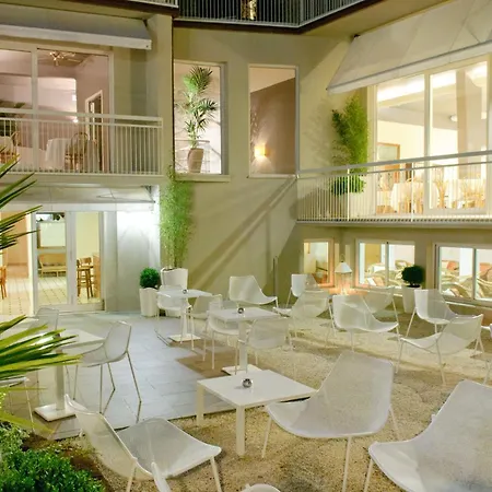 Trionfal - Fronte Mare - Vicinissimi Al Centro 3* Milano Marittima
