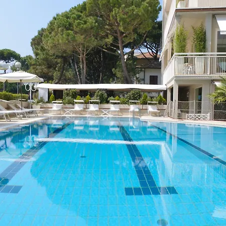 Trionfal - Fronte Mare - Vicinissimi Al Centro Hotel 3*