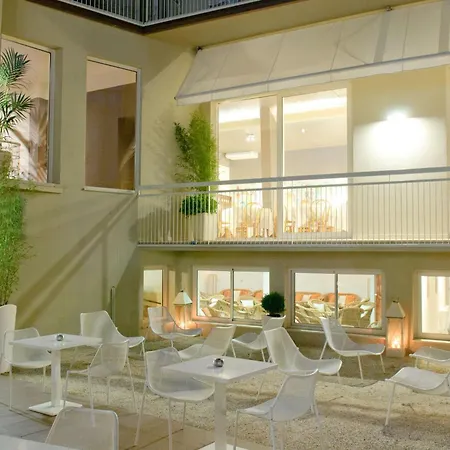 Hotel Trionfal - Fronte Mare - Vicinissimi Al Centro 3*